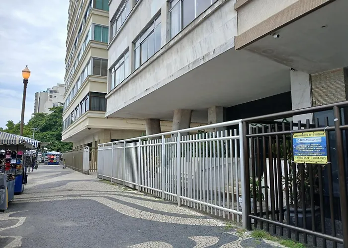 Quarto Em Frente A Praia Com Banheiro Privativo Num Apartamento Compartilhado - Room With Private Bathroom In A Shared Apartment Rio de Janeiro